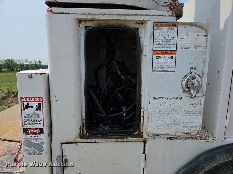 image for item DO2782 2000 Ford F650 Super Duty XL  utility / service truck