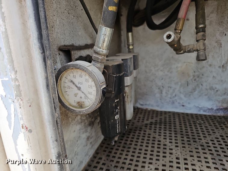 image for item DO2782 2000 Ford F650 Super Duty XL  utility / service truck