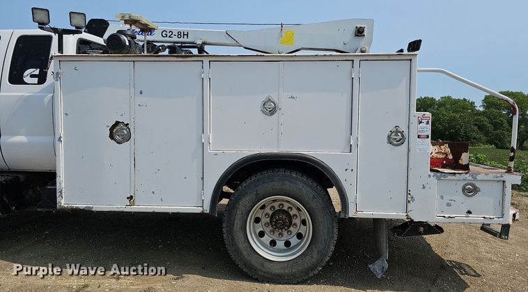 image for item DO2782 2000 Ford F650 Super Duty XL  utility / service truck