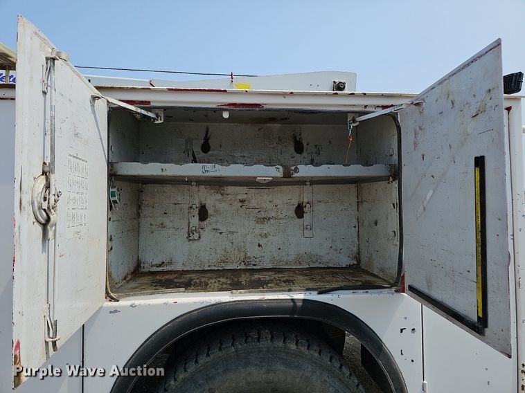 image for item DO2782 2000 Ford F650 Super Duty XL  utility / service truck