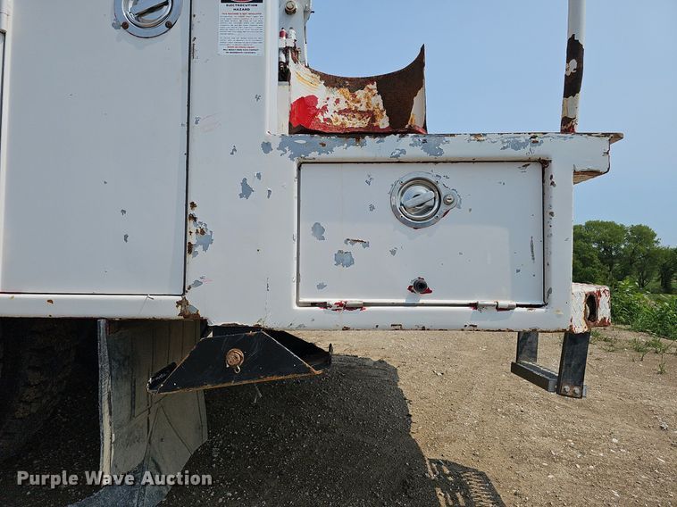 image for item DO2782 2000 Ford F650 Super Duty XL  utility / service truck