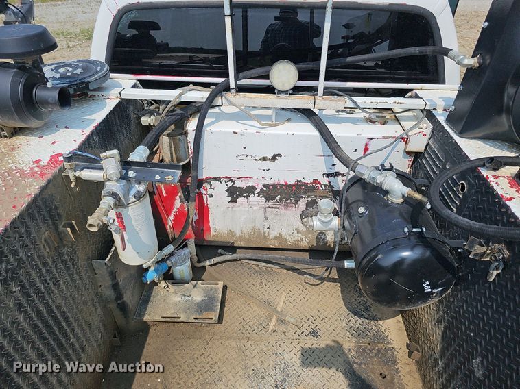 image for item DO2782 2000 Ford F650 Super Duty XL  utility / service truck