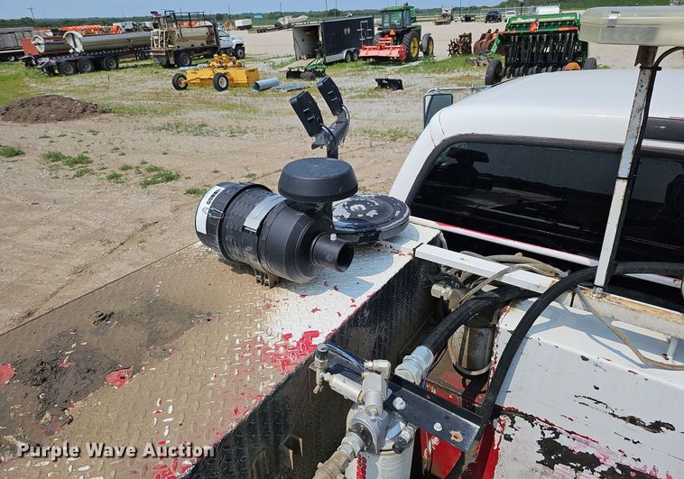 image for item DO2782 2000 Ford F650 Super Duty XL  utility / service truck