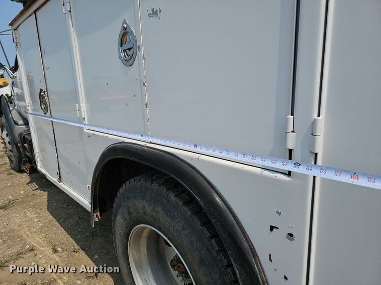 image for item DO2782 2000 Ford F650 Super Duty XL  utility / service truck