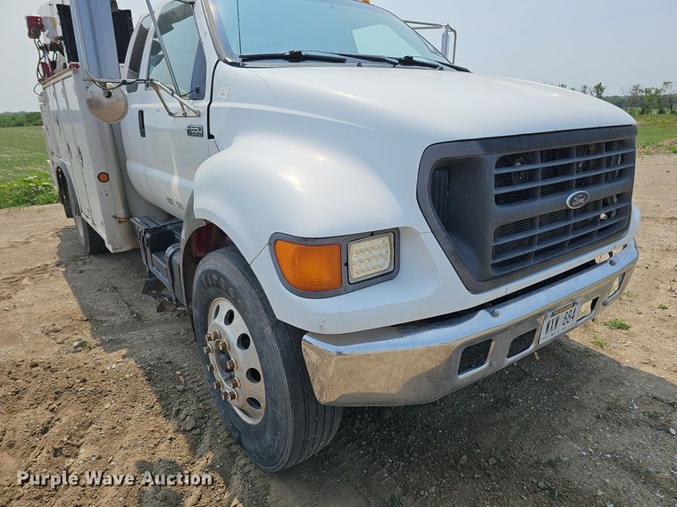 image for item DO2782 2000 Ford F650 Super Duty XL  utility / service truck