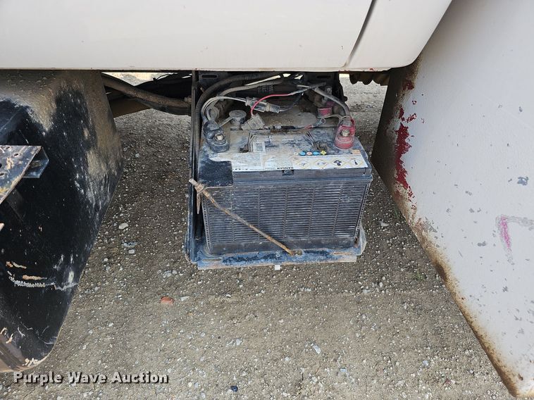 image for item DO2782 2000 Ford F650 Super Duty XL  utility / service truck