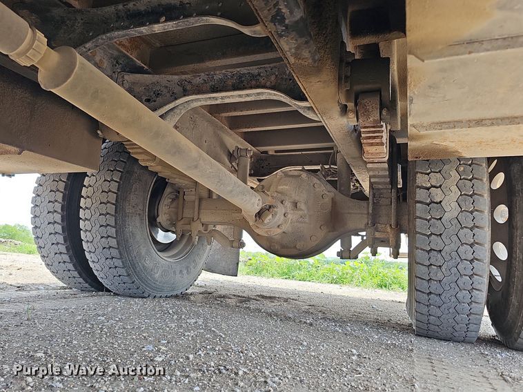 image for item DO2782 2000 Ford F650 Super Duty XL  utility / service truck