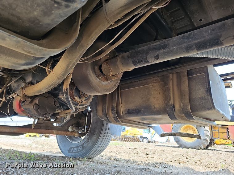 image for item DO2782 2000 Ford F650 Super Duty XL  utility / service truck