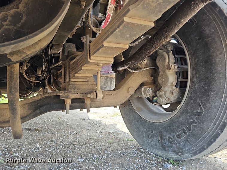 image for item DO2782 2000 Ford F650 Super Duty XL  utility / service truck