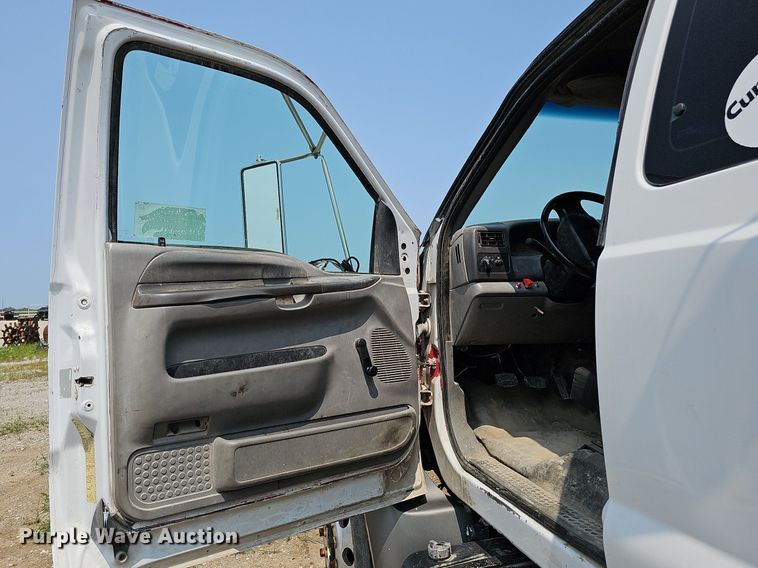 image for item DO2782 2000 Ford F650 Super Duty XL  utility / service truck