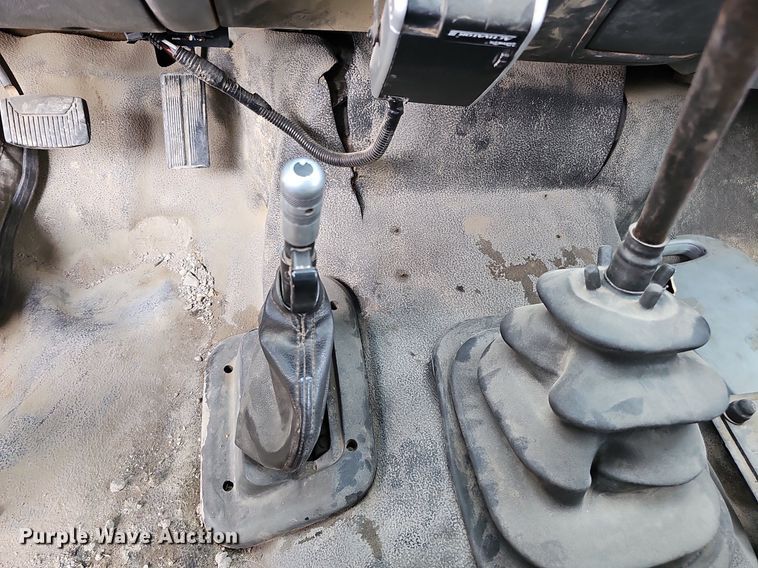 image for item DO2782 2000 Ford F650 Super Duty XL  utility / service truck