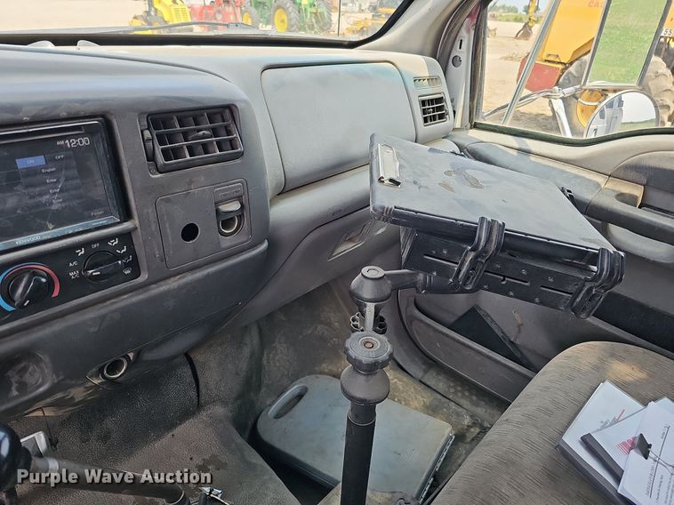 image for item DO2782 2000 Ford F650 Super Duty XL  utility / service truck