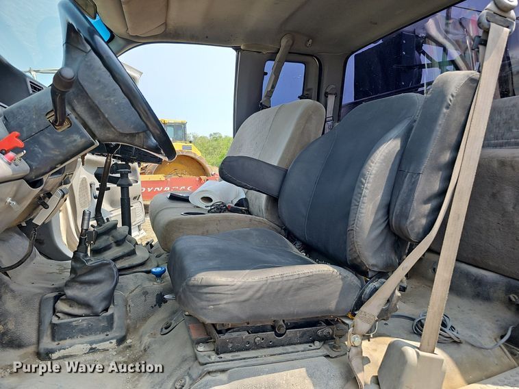 image for item DO2782 2000 Ford F650 Super Duty XL  utility / service truck