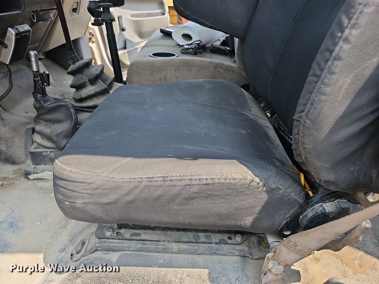 image for item DO2782 2000 Ford F650 Super Duty XL  utility / service truck