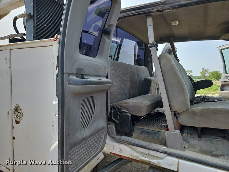 image for item DO2782 2000 Ford F650 Super Duty XL  utility / service truck