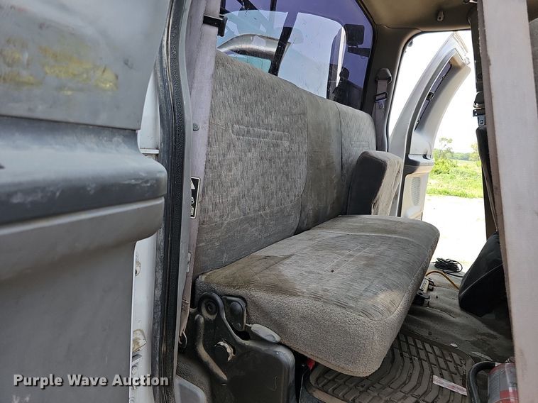 image for item DO2782 2000 Ford F650 Super Duty XL  utility / service truck