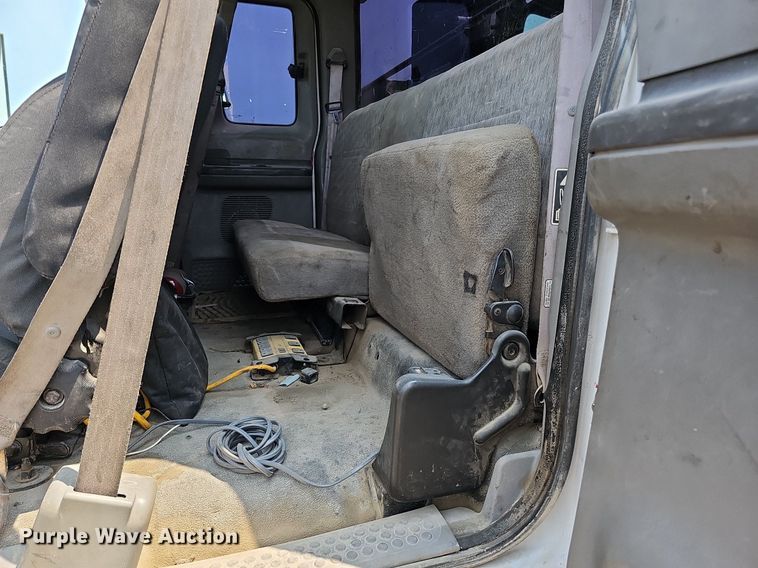 image for item DO2782 2000 Ford F650 Super Duty XL  utility / service truck