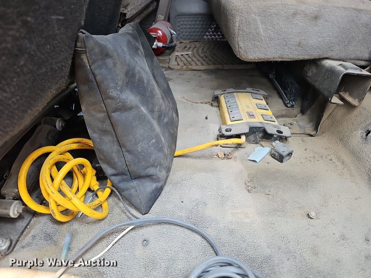 image for item DO2782 2000 Ford F650 Super Duty XL  utility / service truck