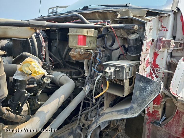 image for item DO2782 2000 Ford F650 Super Duty XL  utility / service truck