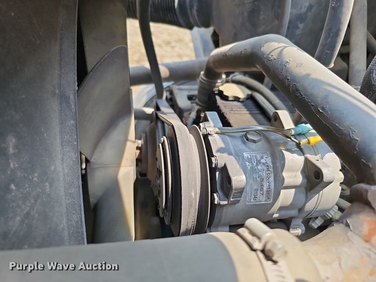 image for item DO2782 2000 Ford F650 Super Duty XL  utility / service truck