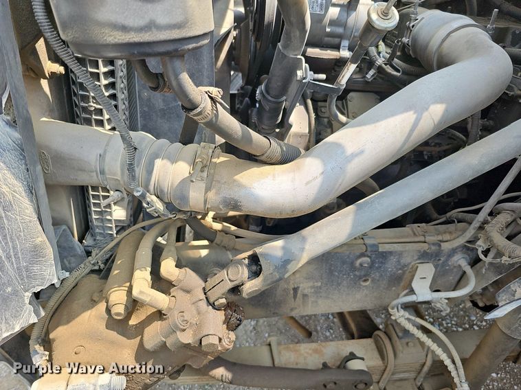 image for item DO2782 2000 Ford F650 Super Duty XL  utility / service truck