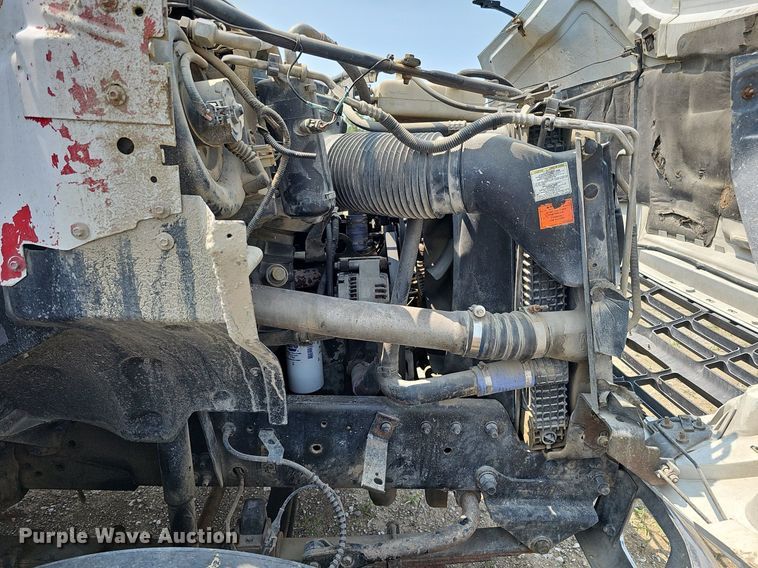 image for item DO2782 2000 Ford F650 Super Duty XL  utility / service truck