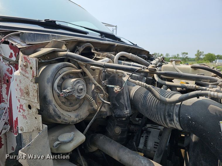 image for item DO2782 2000 Ford F650 Super Duty XL  utility / service truck