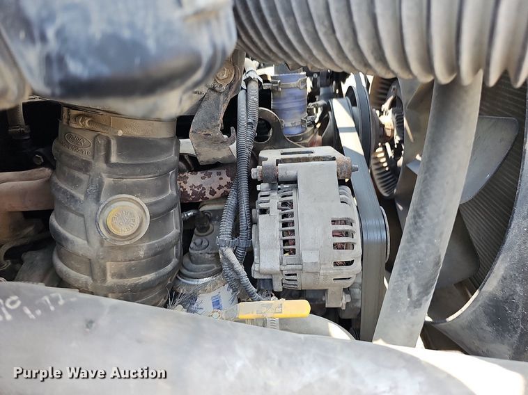 image for item DO2782 2000 Ford F650 Super Duty XL  utility / service truck