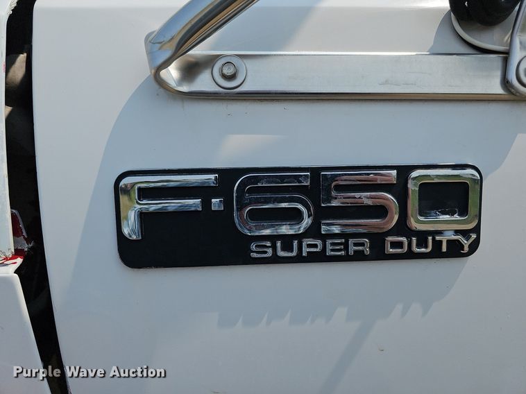 image for item DO2782 2000 Ford F650 Super Duty XL  utility / service truck