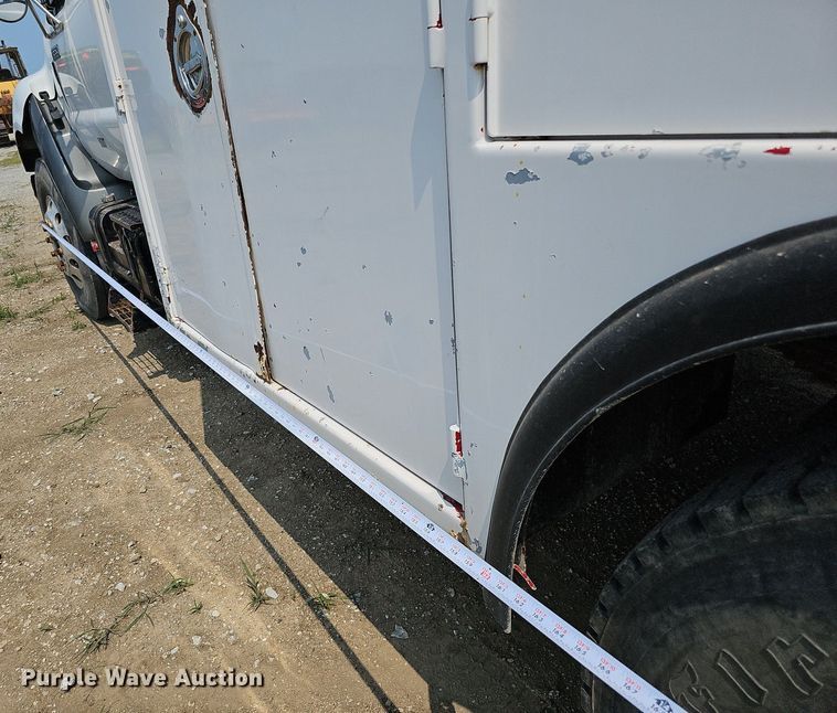 image for item DO2782 2000 Ford F650 Super Duty XL  utility / service truck