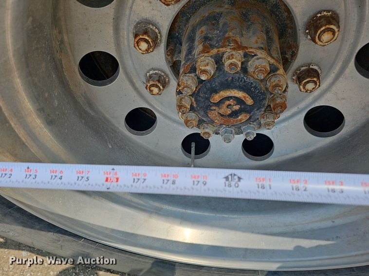 image for item DO2782 2000 Ford F650 Super Duty XL  utility / service truck