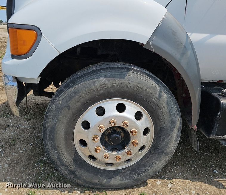 image for item DO2782 2000 Ford F650 Super Duty XL  utility / service truck