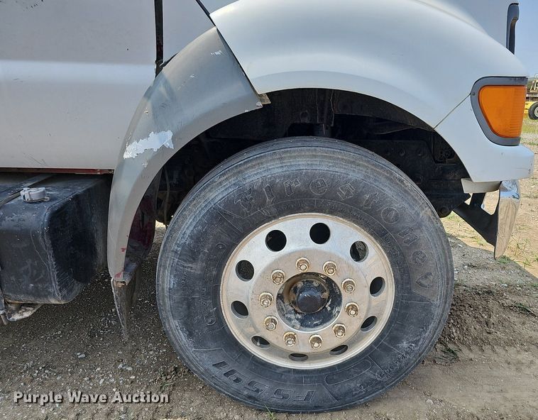 image for item DO2782 2000 Ford F650 Super Duty XL  utility / service truck