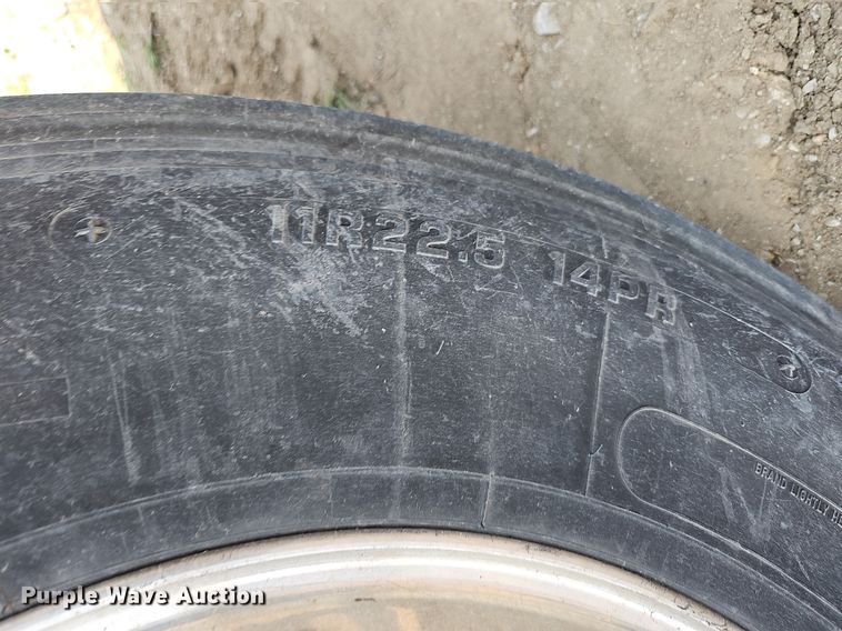 image for item DO2782 2000 Ford F650 Super Duty XL  utility / service truck