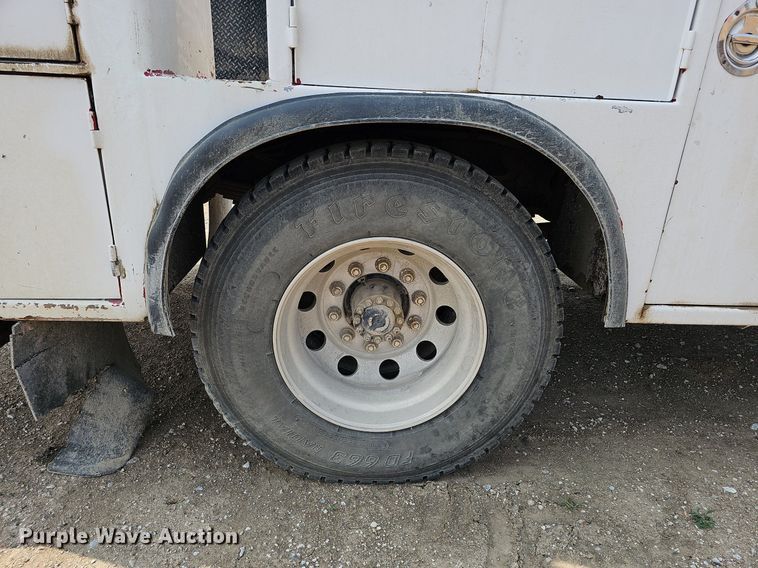 image for item DO2782 2000 Ford F650 Super Duty XL  utility / service truck