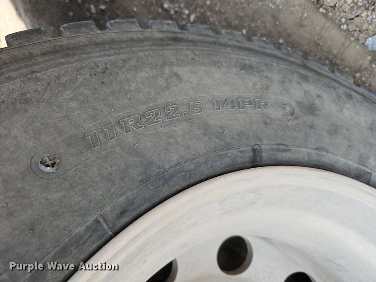 image for item DO2782 2000 Ford F650 Super Duty XL  utility / service truck