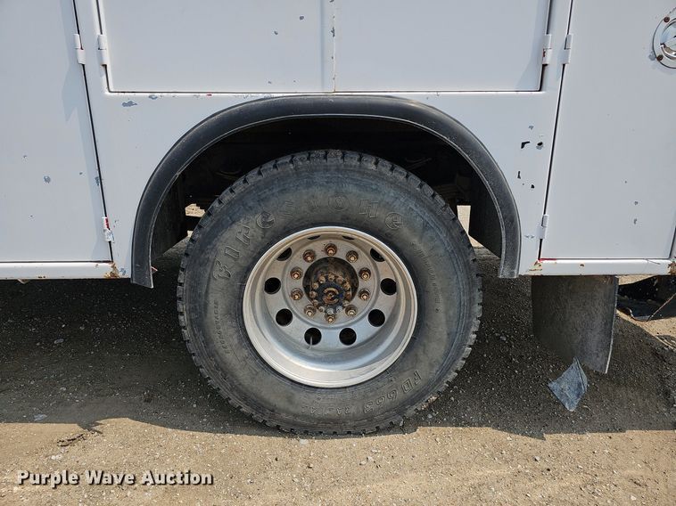 image for item DO2782 2000 Ford F650 Super Duty XL  utility / service truck