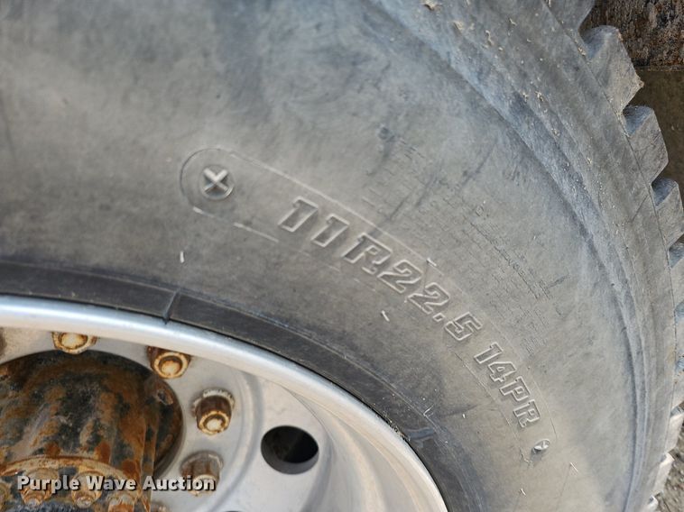 image for item DO2782 2000 Ford F650 Super Duty XL  utility / service truck