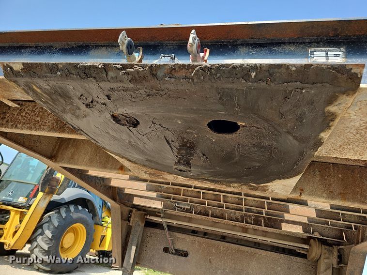 image for item DO2783 2002 Dakota Manufacturing  drop deck equipment trailer