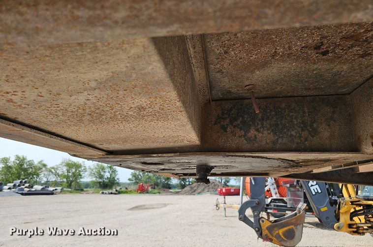 image for item DO2783 2002 Dakota Manufacturing  drop deck equipment trailer