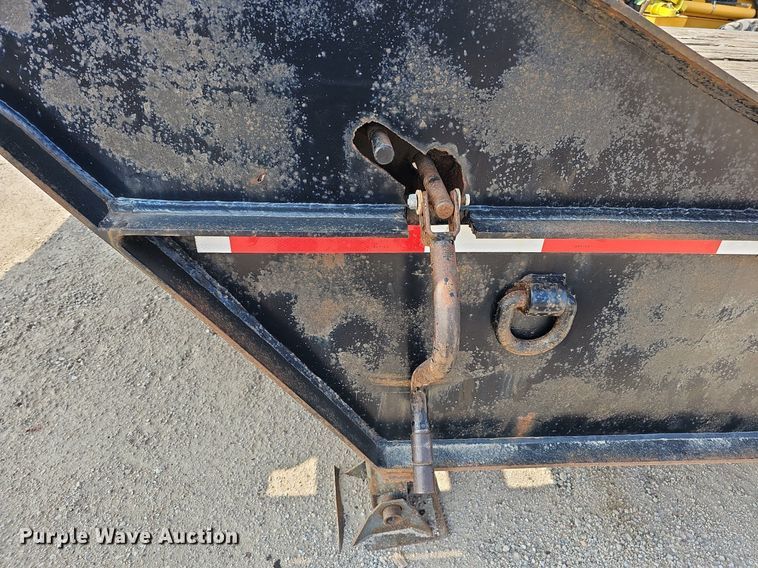 image for item DO2783 2002 Dakota Manufacturing  drop deck equipment trailer
