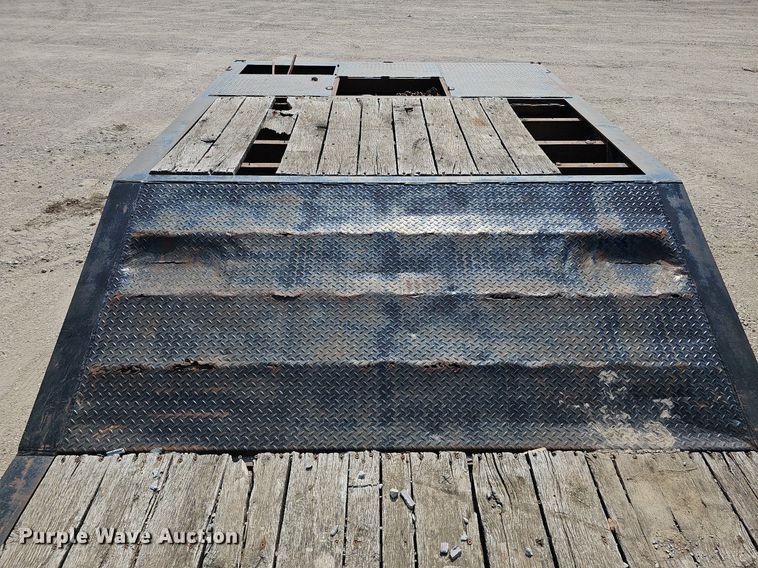 image for item DO2783 2002 Dakota Manufacturing  drop deck equipment trailer