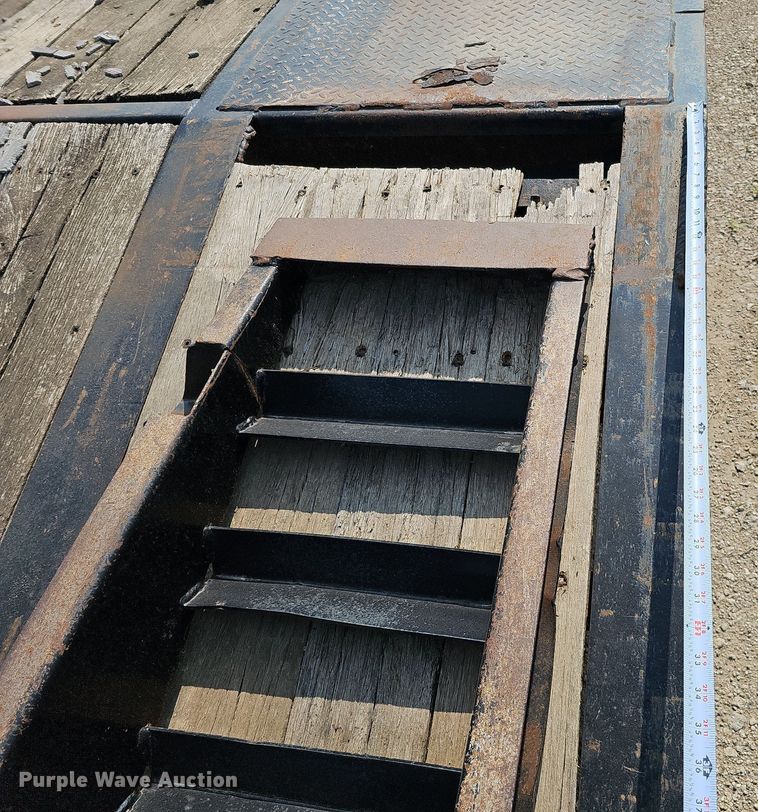 image for item DO2783 2002 Dakota Manufacturing  drop deck equipment trailer