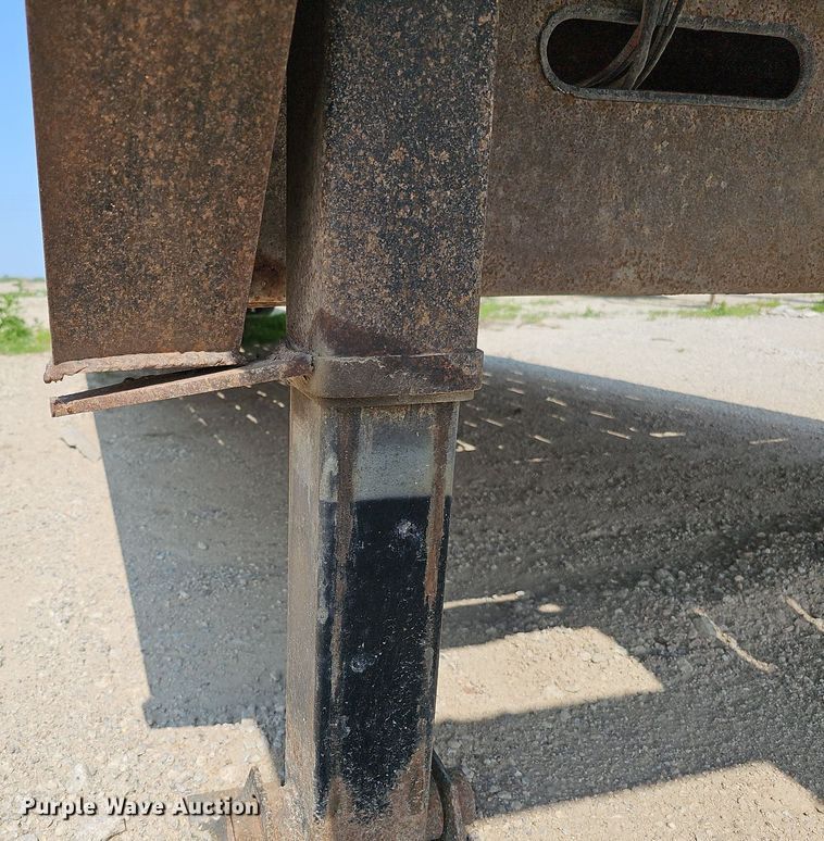 image for item DO2783 2002 Dakota Manufacturing  drop deck equipment trailer
