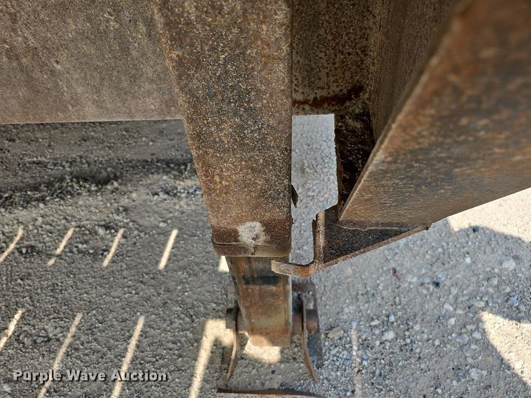 image for item DO2783 2002 Dakota Manufacturing  drop deck equipment trailer