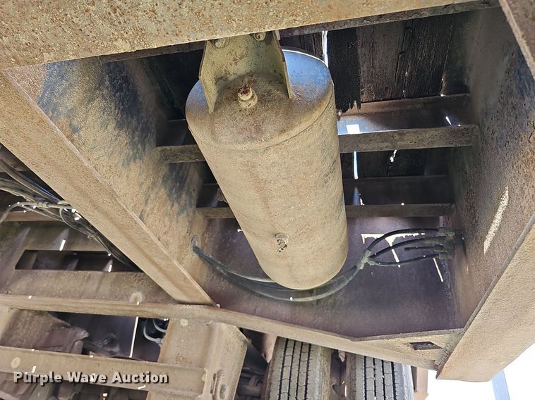 image for item DO2783 2002 Dakota Manufacturing  drop deck equipment trailer