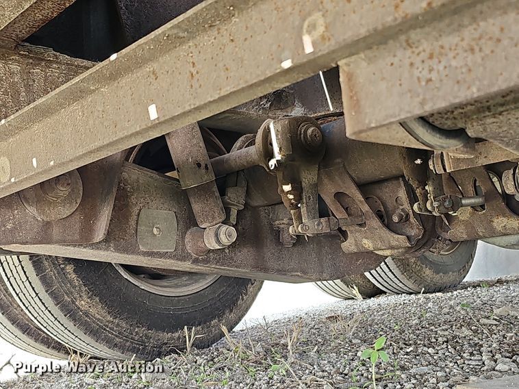 image for item DO2783 2002 Dakota Manufacturing  drop deck equipment trailer