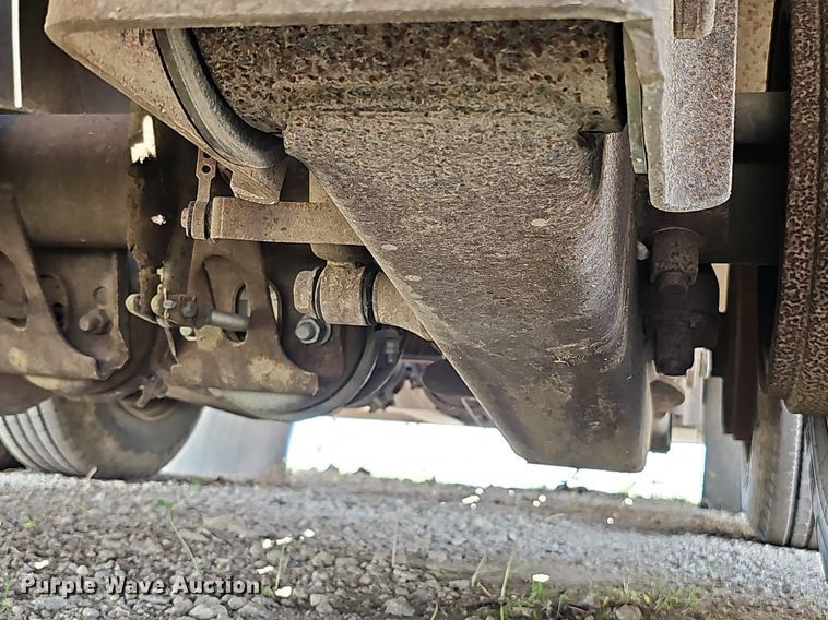 image for item DO2783 2002 Dakota Manufacturing  drop deck equipment trailer