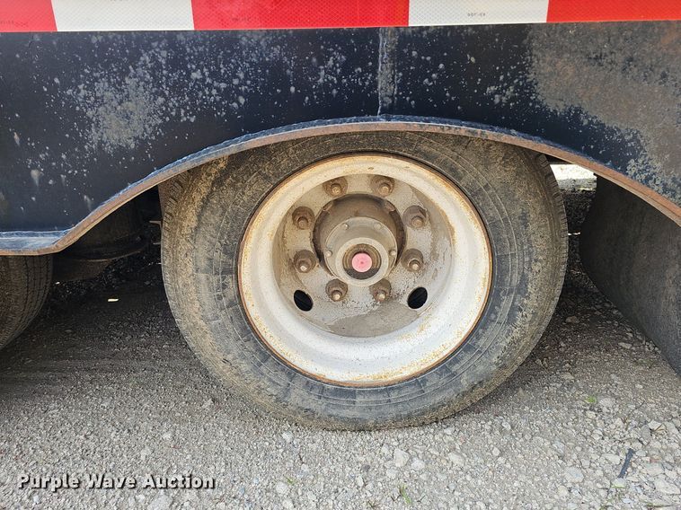 image for item DO2783 2002 Dakota Manufacturing  drop deck equipment trailer