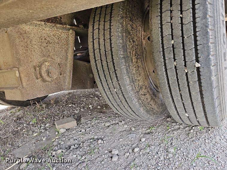 image for item DO2783 2002 Dakota Manufacturing  drop deck equipment trailer